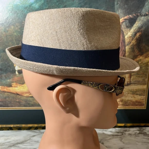 VERSACE VINTAGE UNISEX SUNGLASSES WITH CASE - Picture 7 of 17